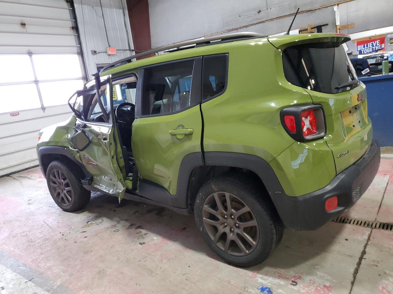 2016 Jeep Renegade - Image 2