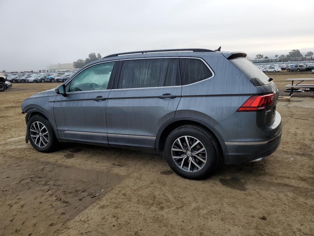 2018 Volkswagen Tiguan - Image 2
