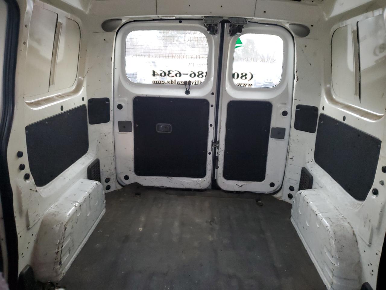 2015 Chevrolet Express - Image 10