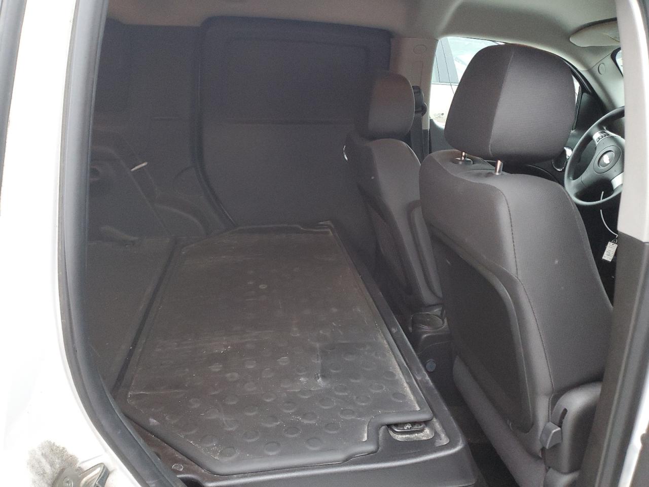 2011 Chevrolet HHR - Image 11