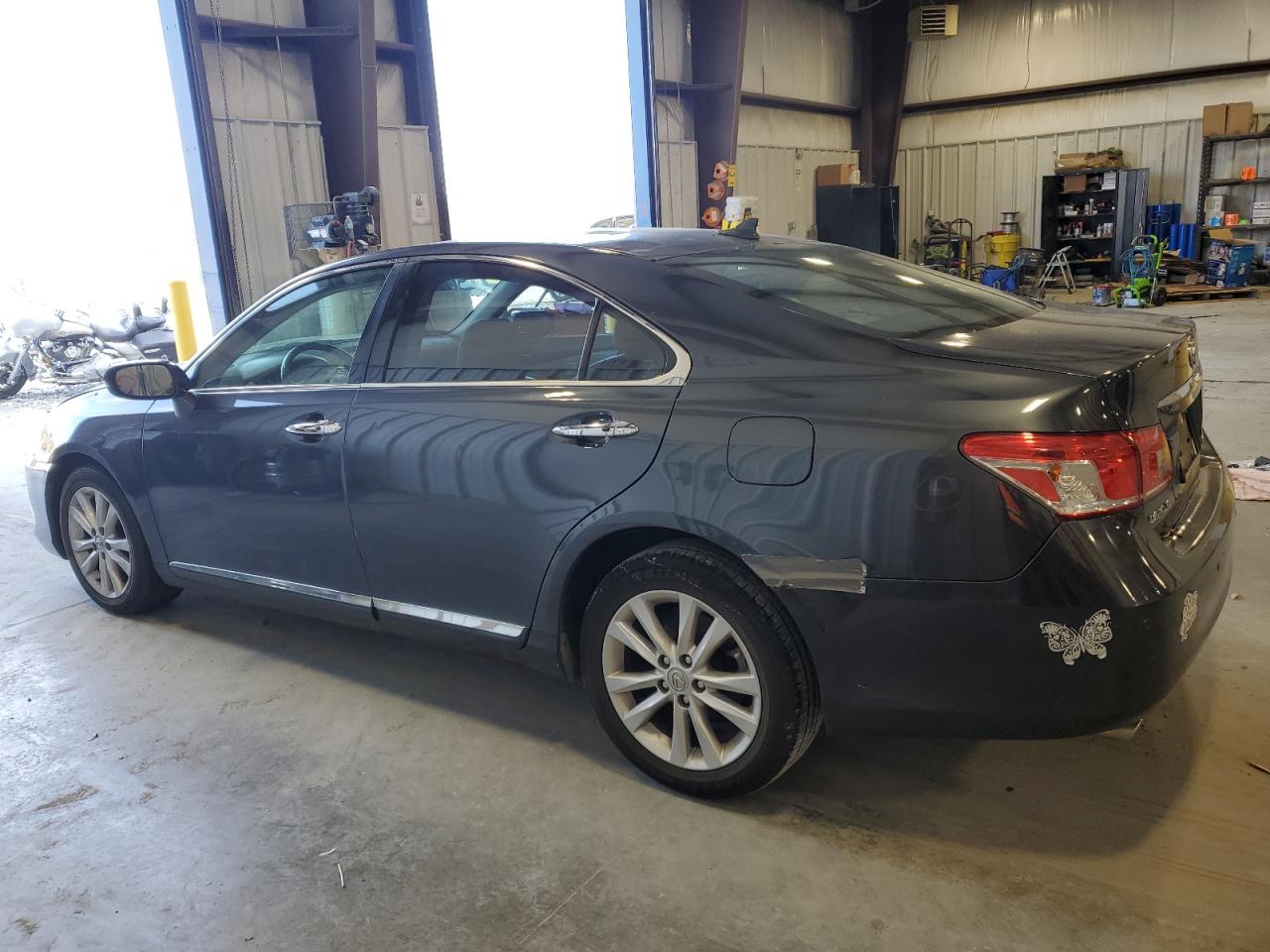 2010 Lexus ES - Image 2