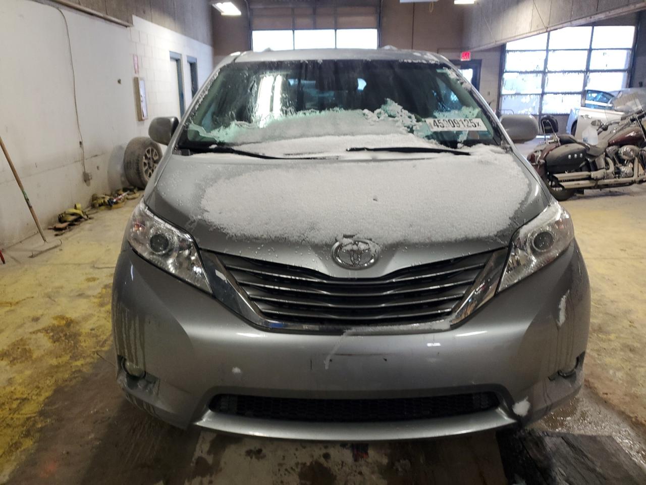 2011 Toyota Sienna - Image 5