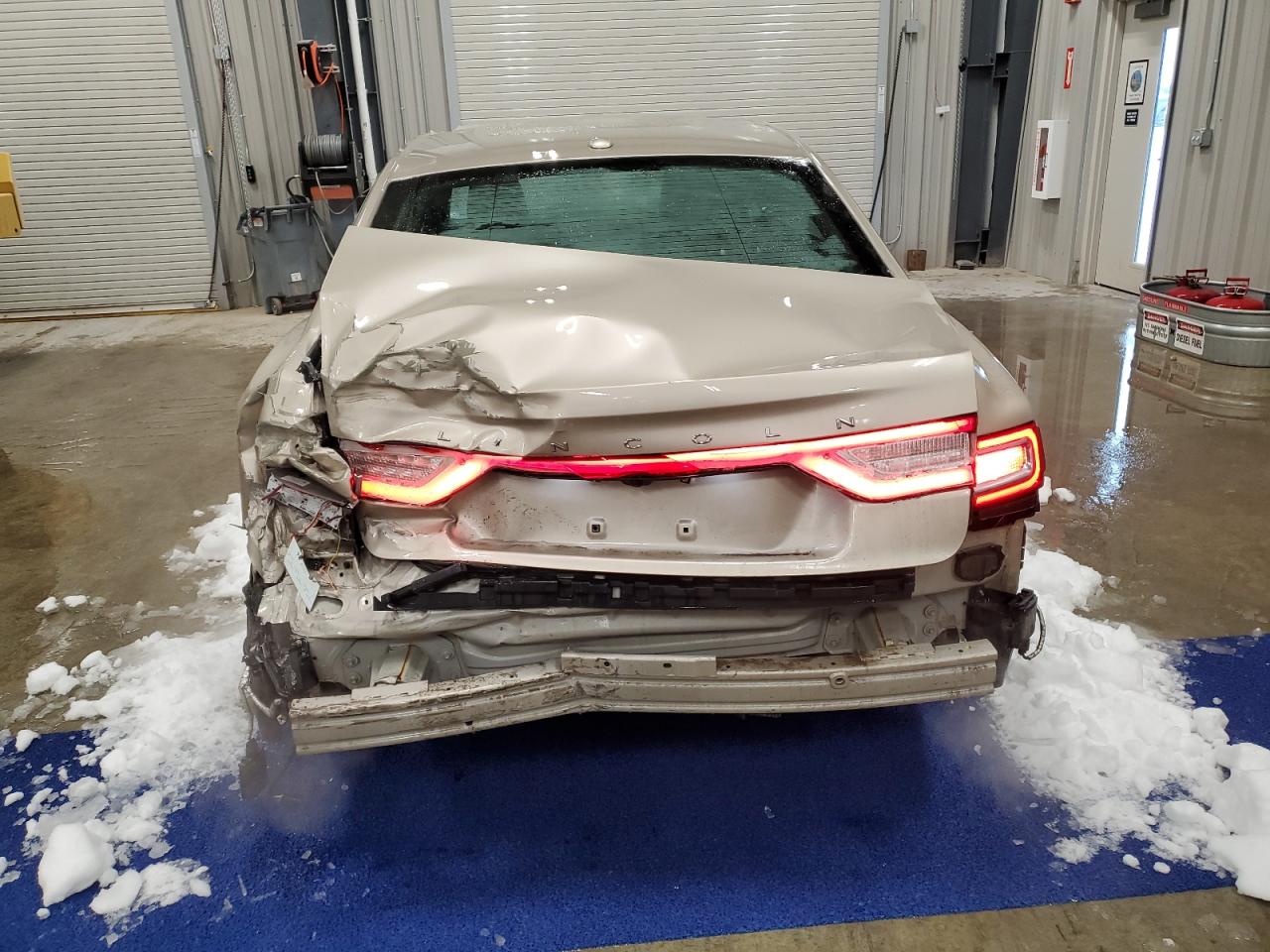 2017 Lincoln Continental - Image 6