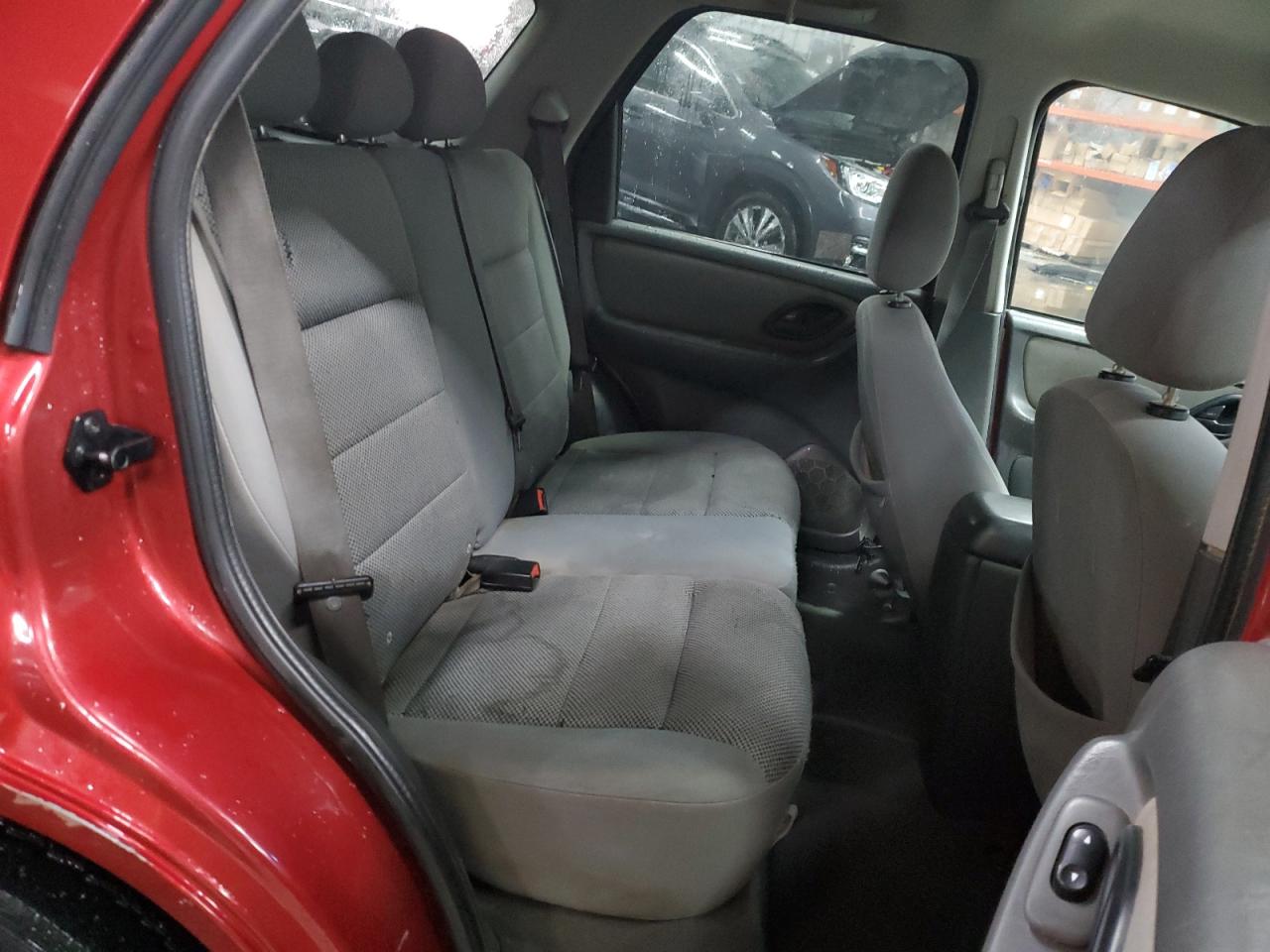 2005 Ford Escape - Image 11