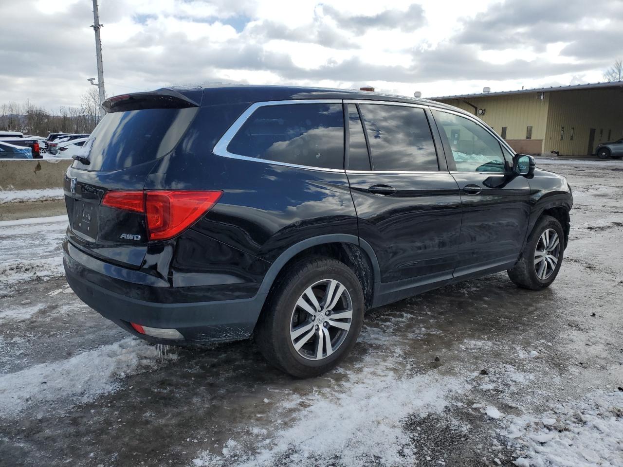 2017 Honda Pilot - Image 3