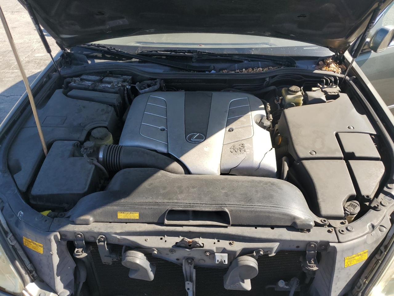 2005 Lexus LS - Image 11