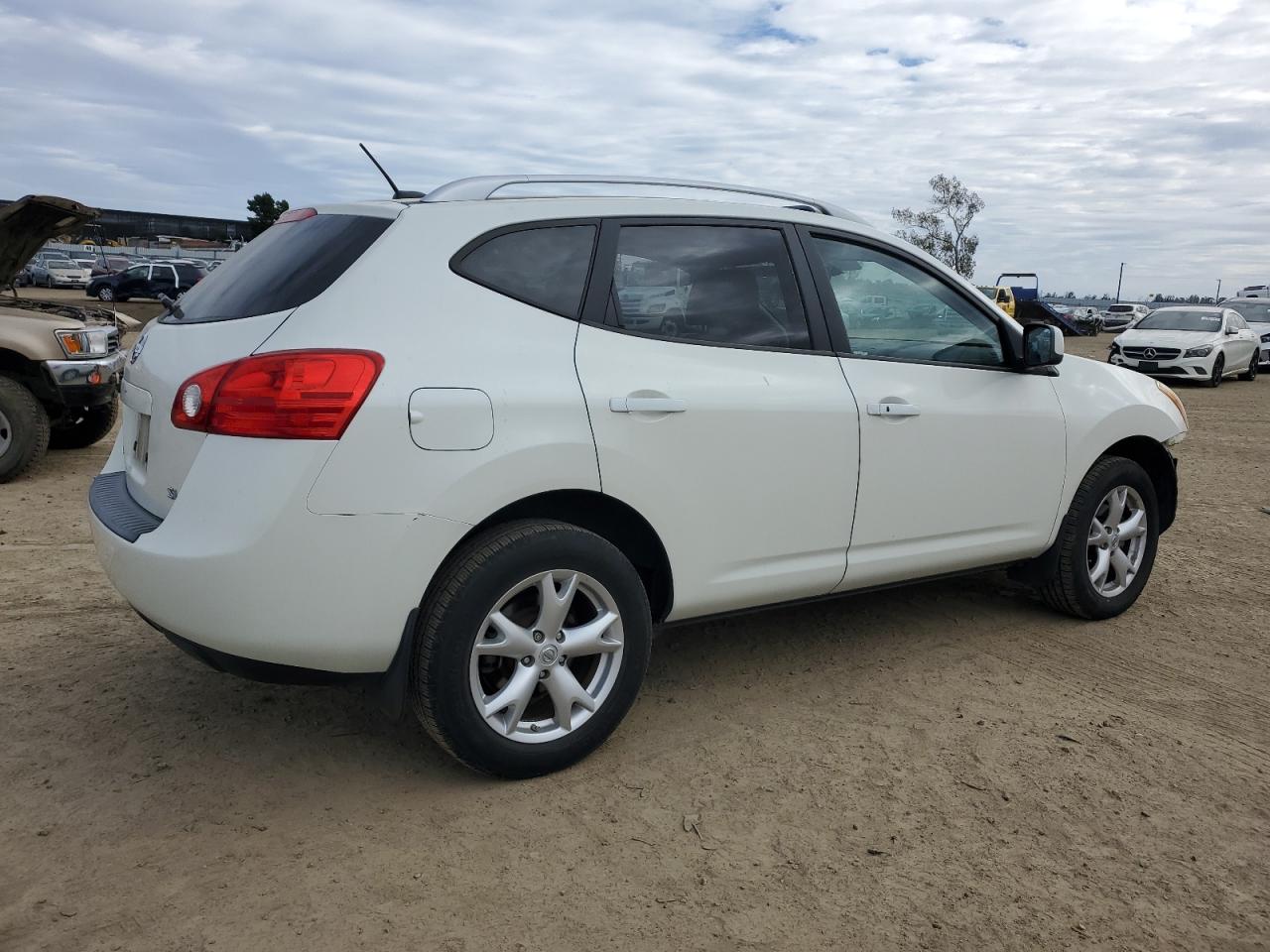 2009 Nissan Rogue - Image 3