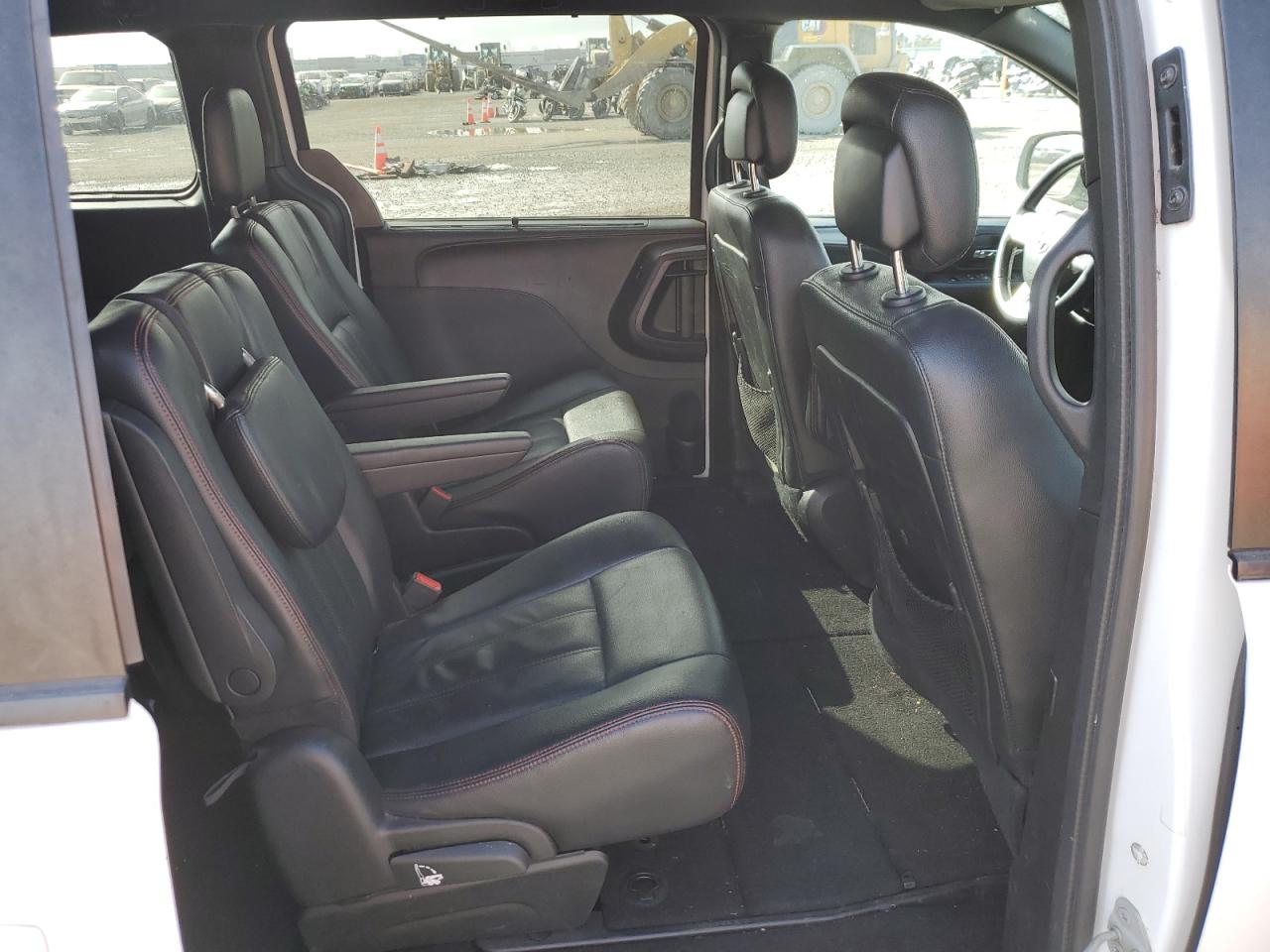 2018 Dodge Caravan - Image 11