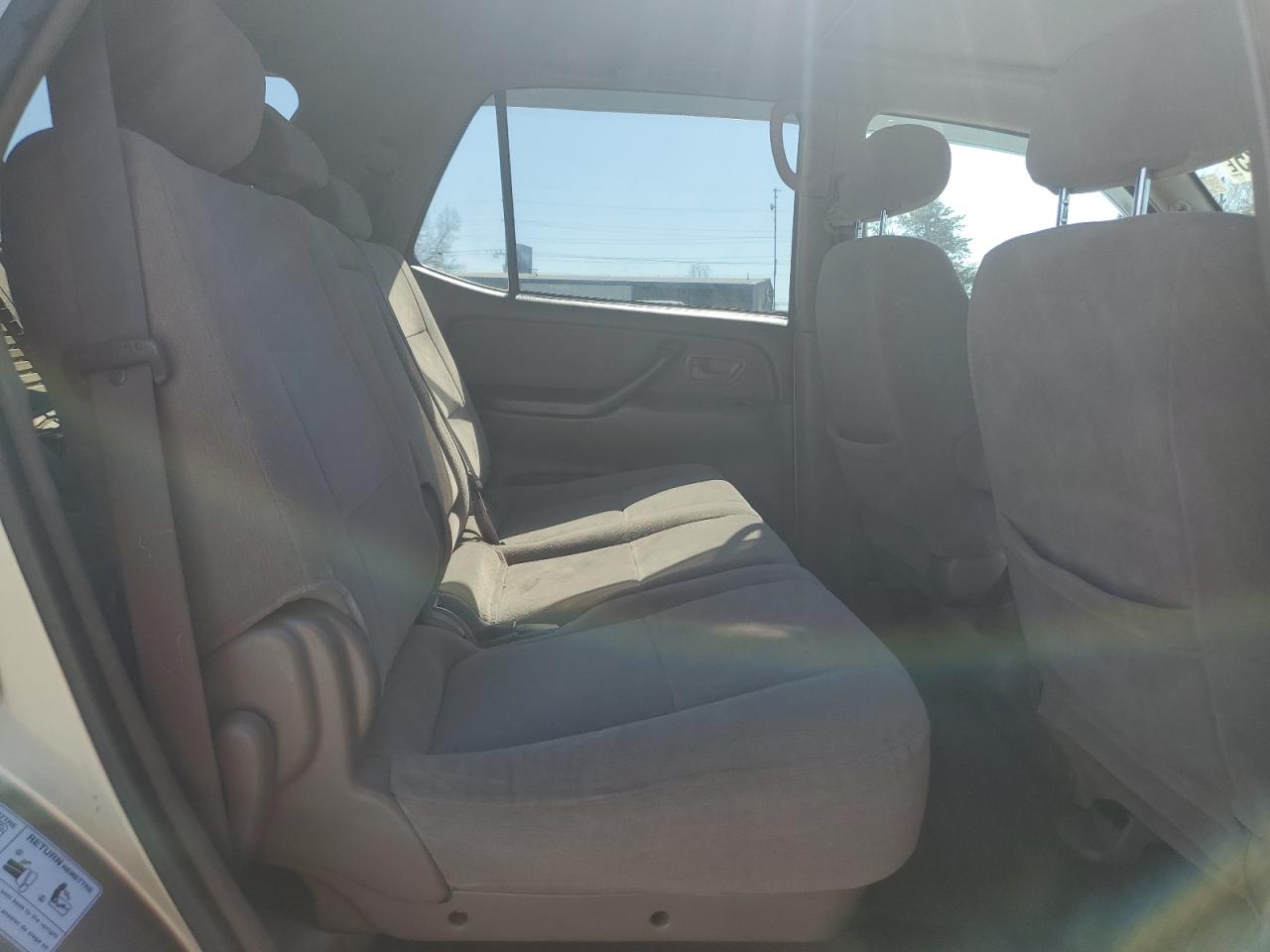 2004 Toyota Sequoia - Image 11