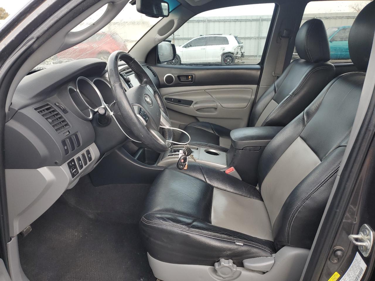 2013 Toyota Tacoma - Image 7