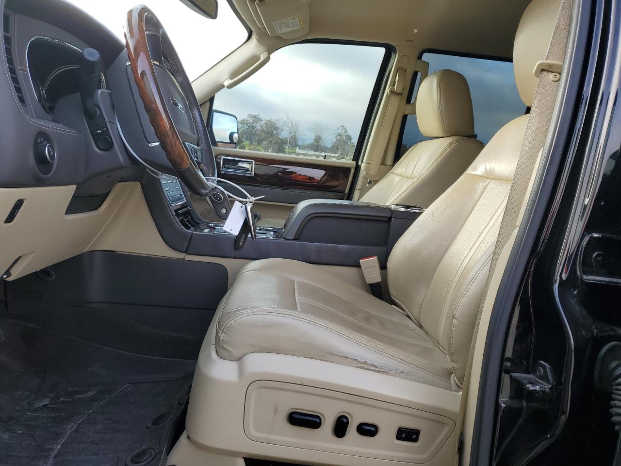 2017 Lincoln Navigator - Image 7