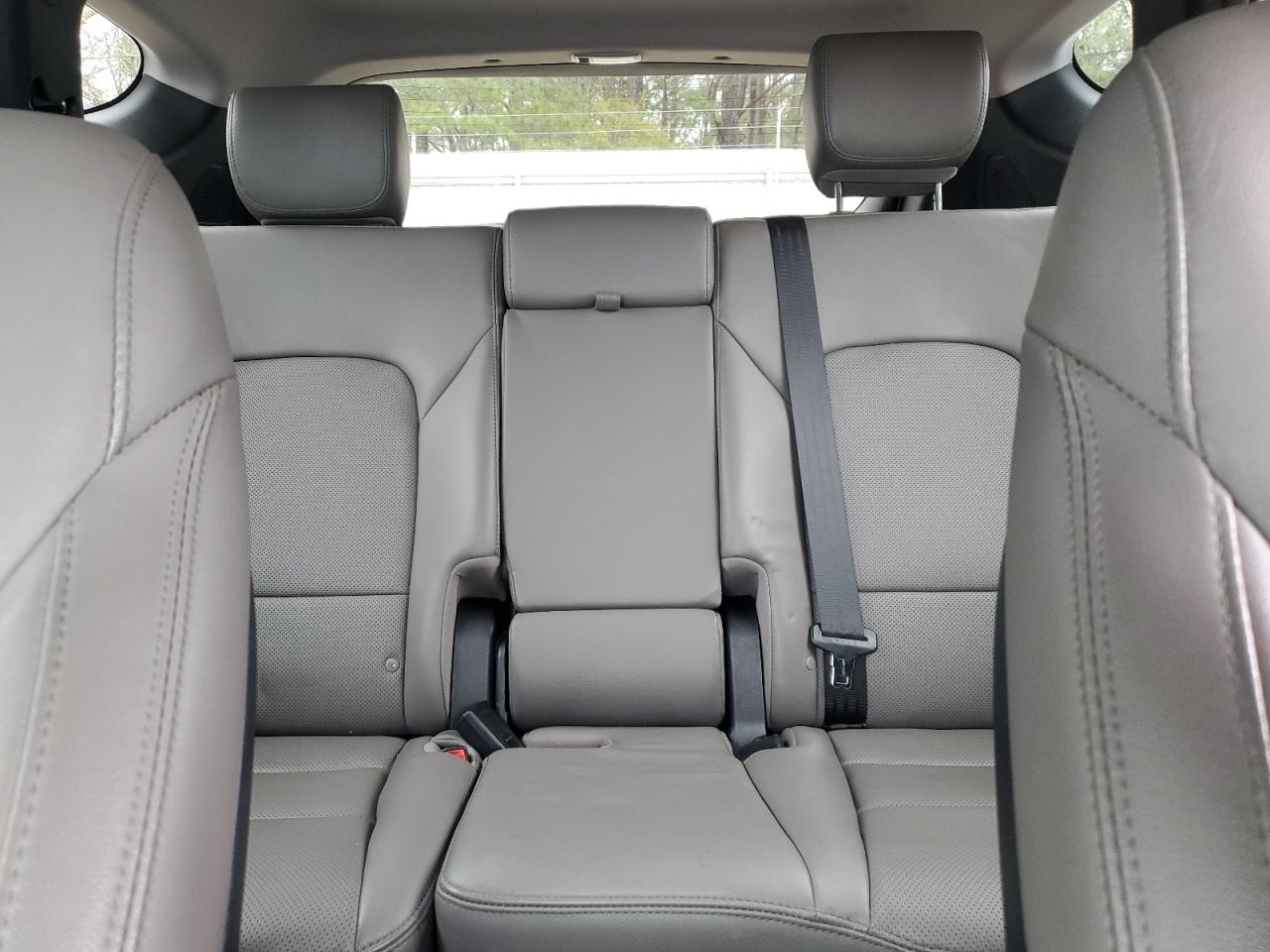 2017 Hyundai Santa Fe - Image 10