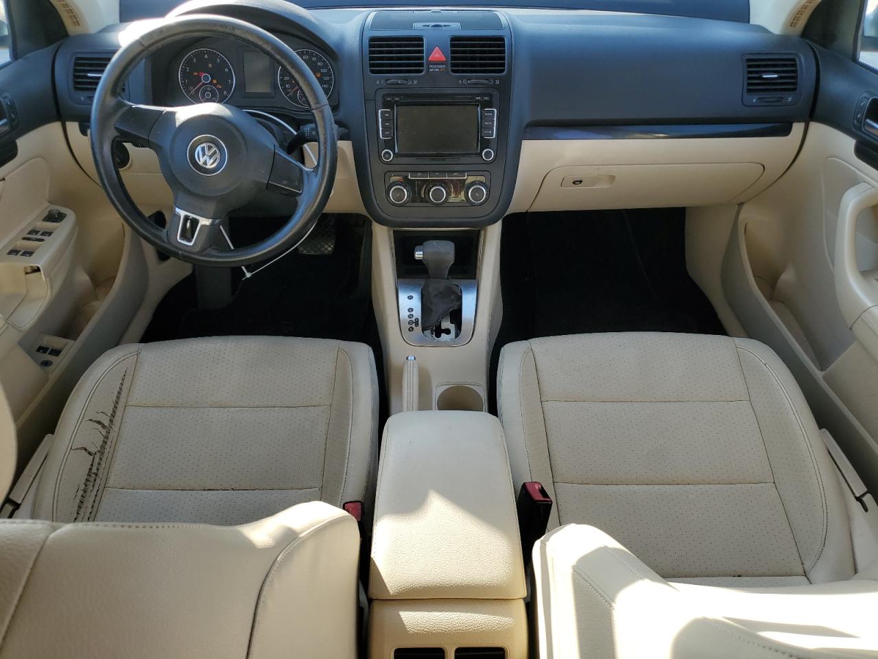 2010 Volkswagen Jetta - Image 8