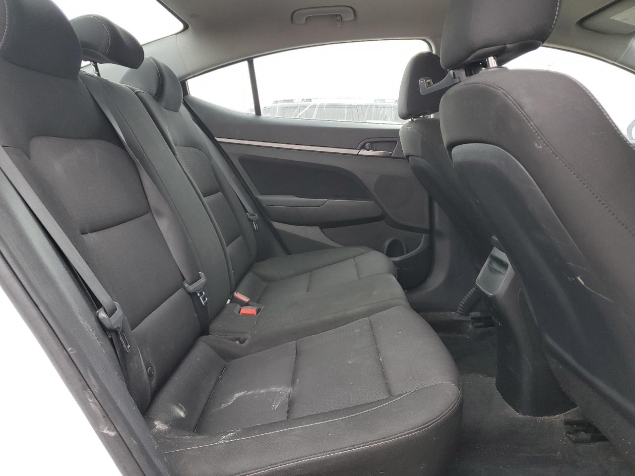 2018 Hyundai Elantra - Image 11