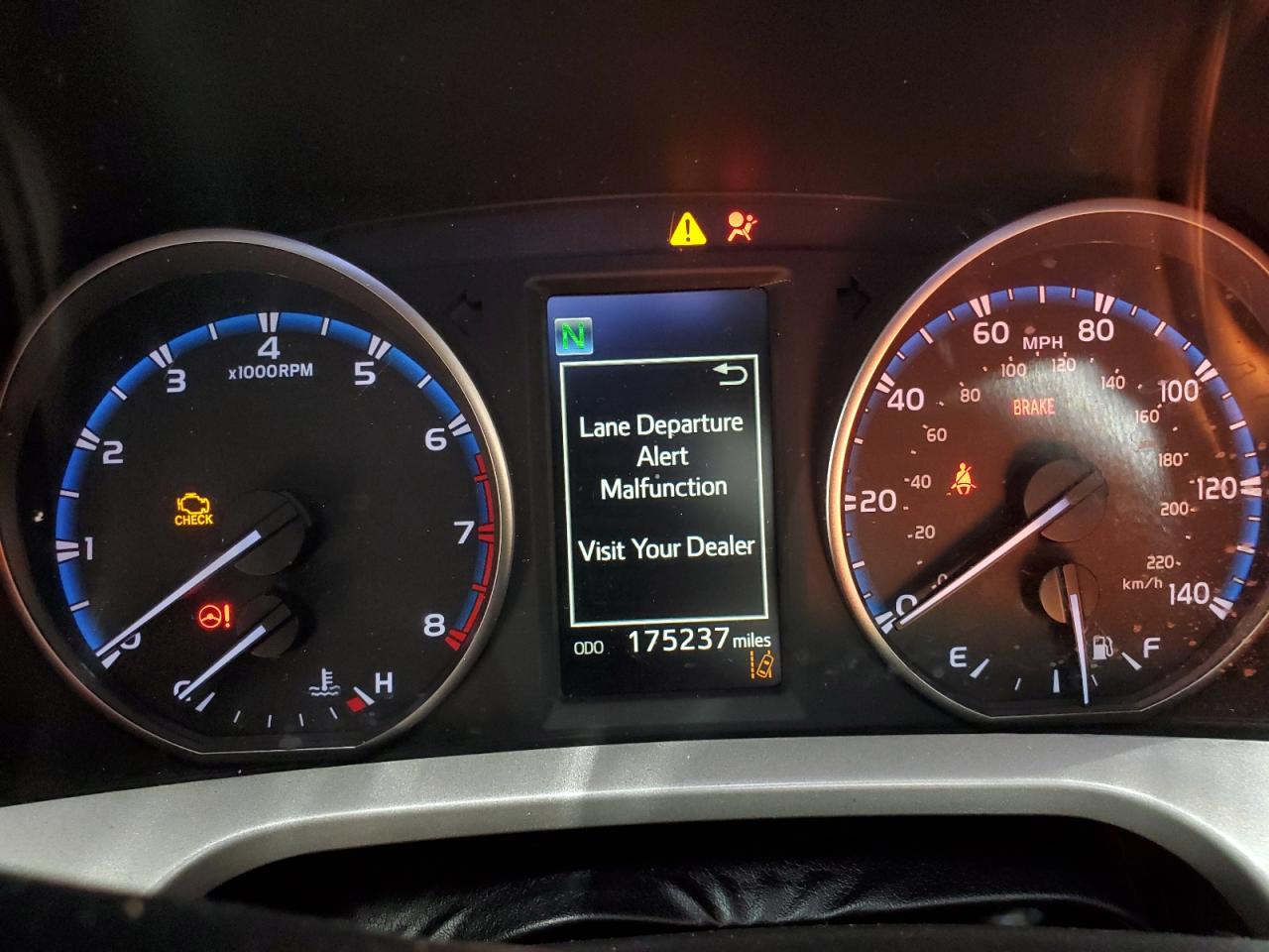 2018 Toyota RAV 4 - Image 9