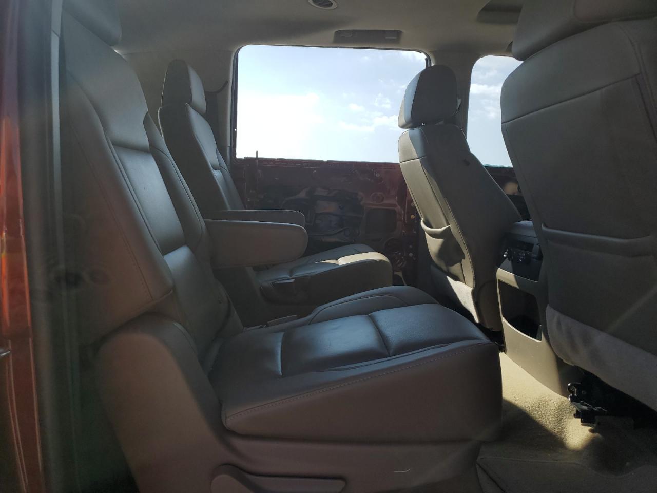 2018 Chevrolet Suburban - Image 10
