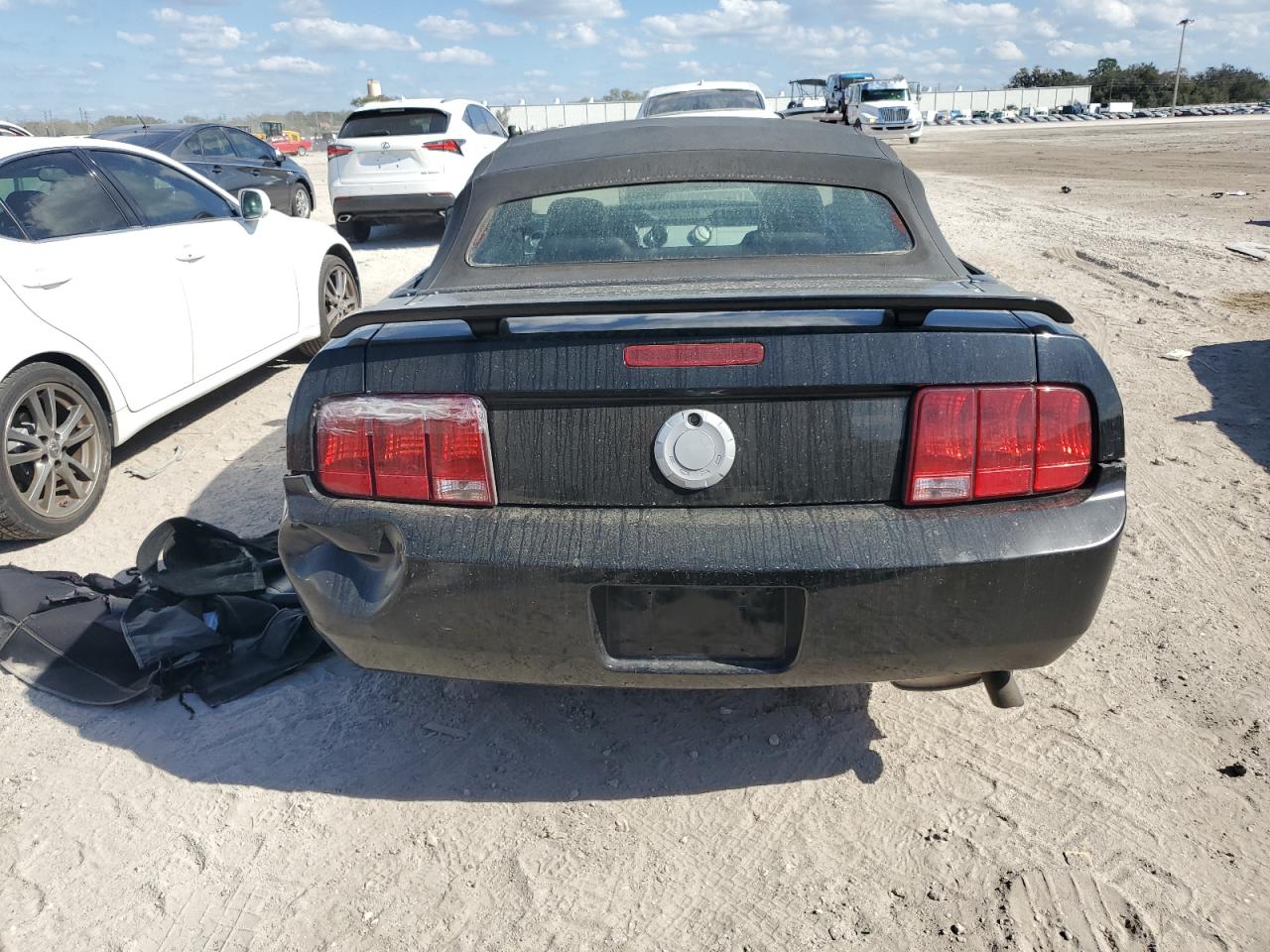 2005 Ford Mustang - Image 6