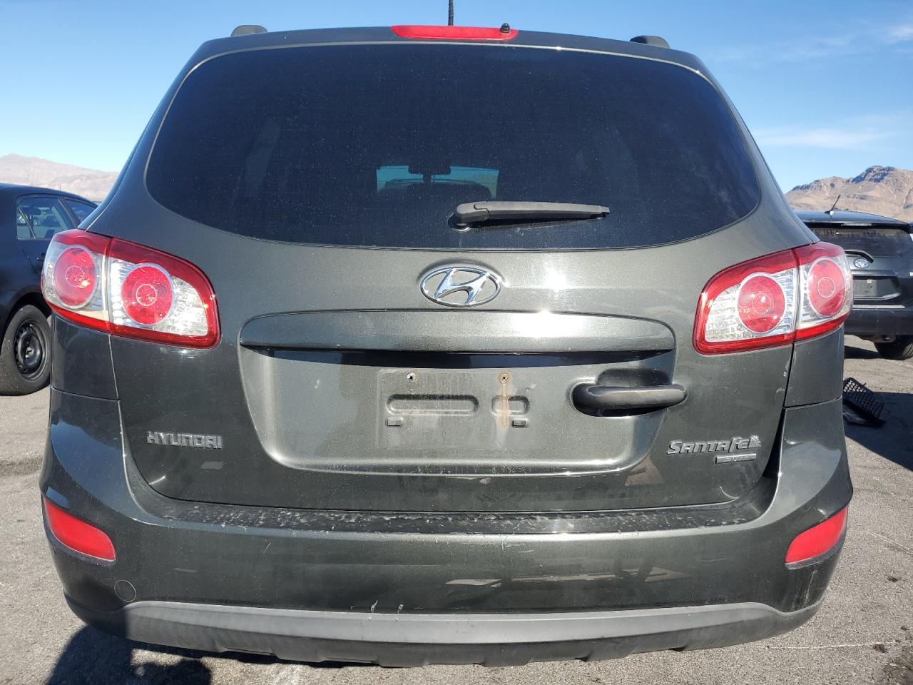 2010 Hyundai Santa Fe - Image 6