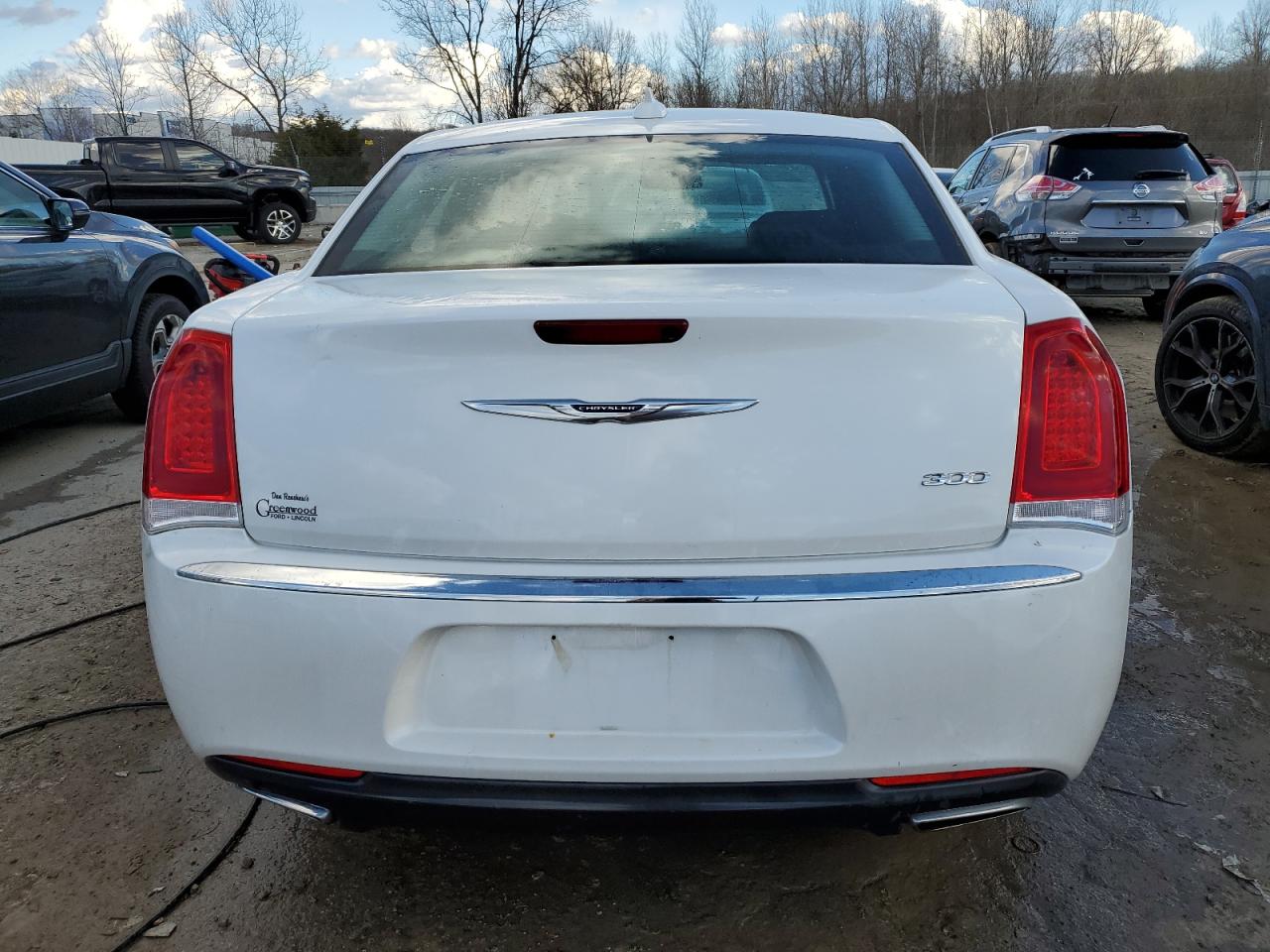 2015 Chrysler 300 - Image 6
