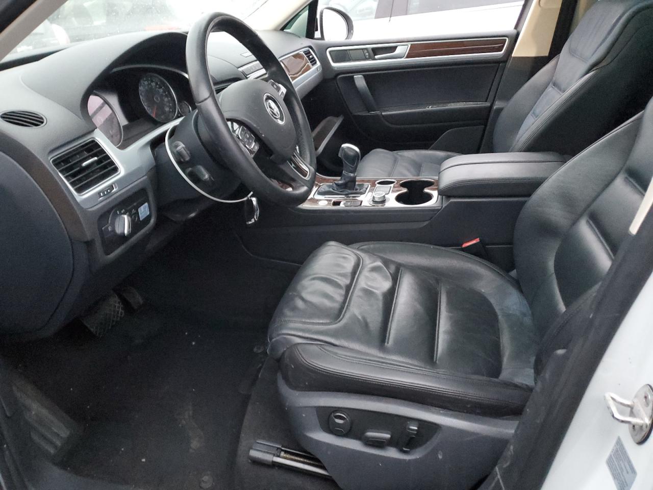 2015 Volkswagen Touareg - Image 7