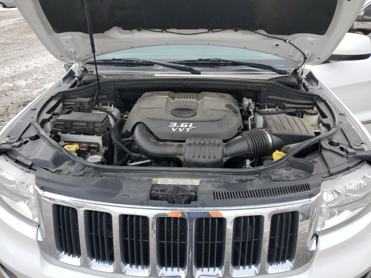 2013 Jeep Grand Cherokee - Image 13