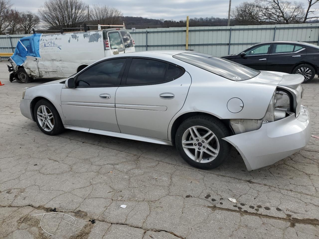 2005 Pontiac Grand Prix - Image 2
