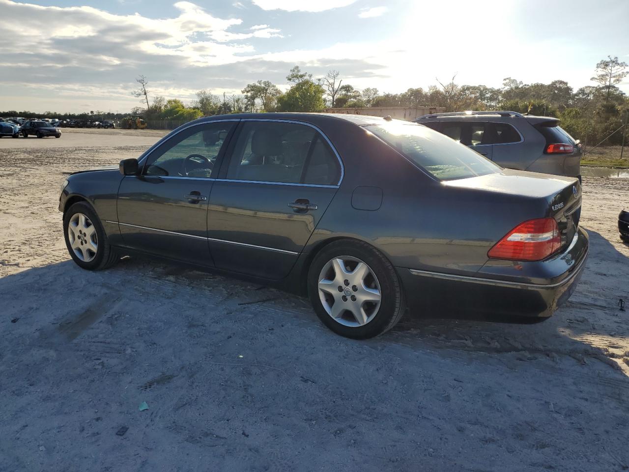 2004 Lexus LS - Image 2