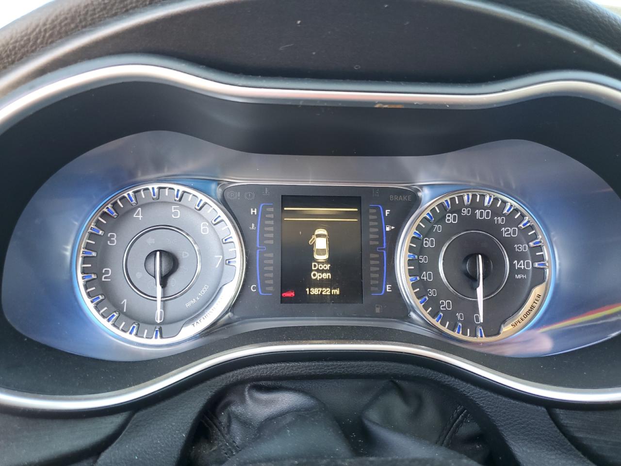 2015 Chrysler 200 - Image 9