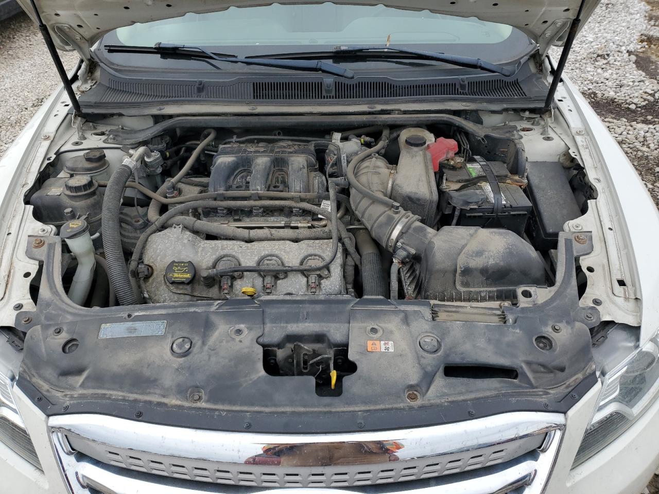 2011 Ford Taurus - Image 11