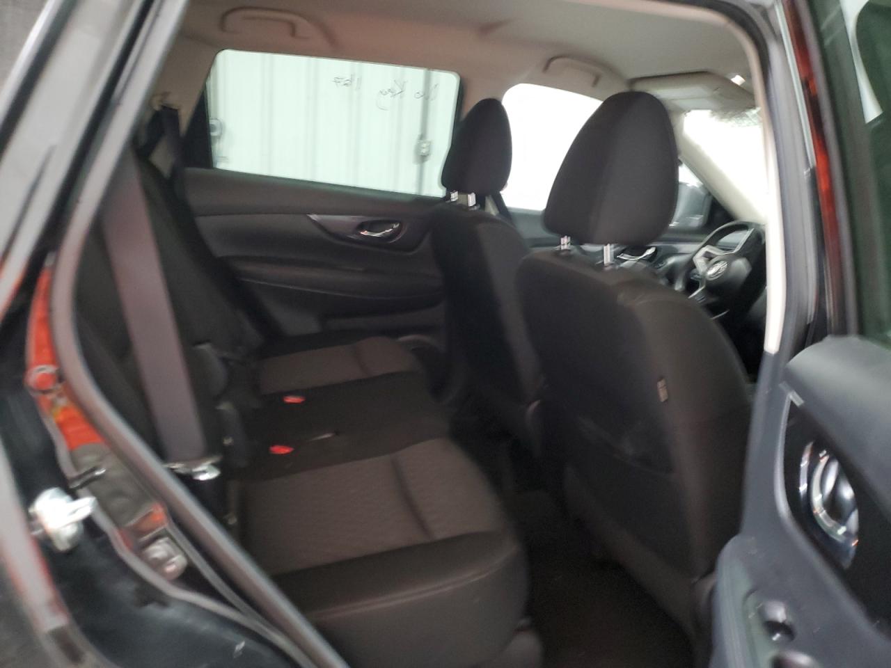 2019 Nissan Rogue - Image 11