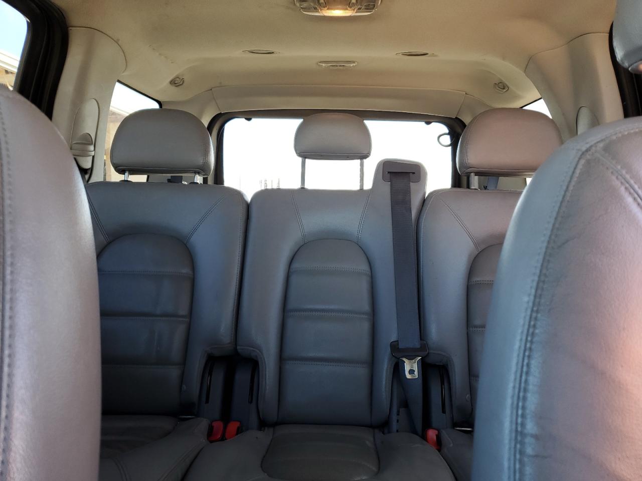 2005 Ford Explorer - Image 10