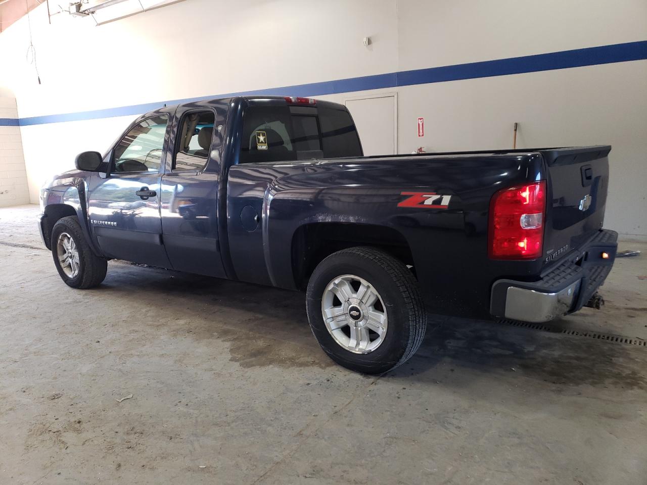 2007 Chevrolet Silverado - Image 2