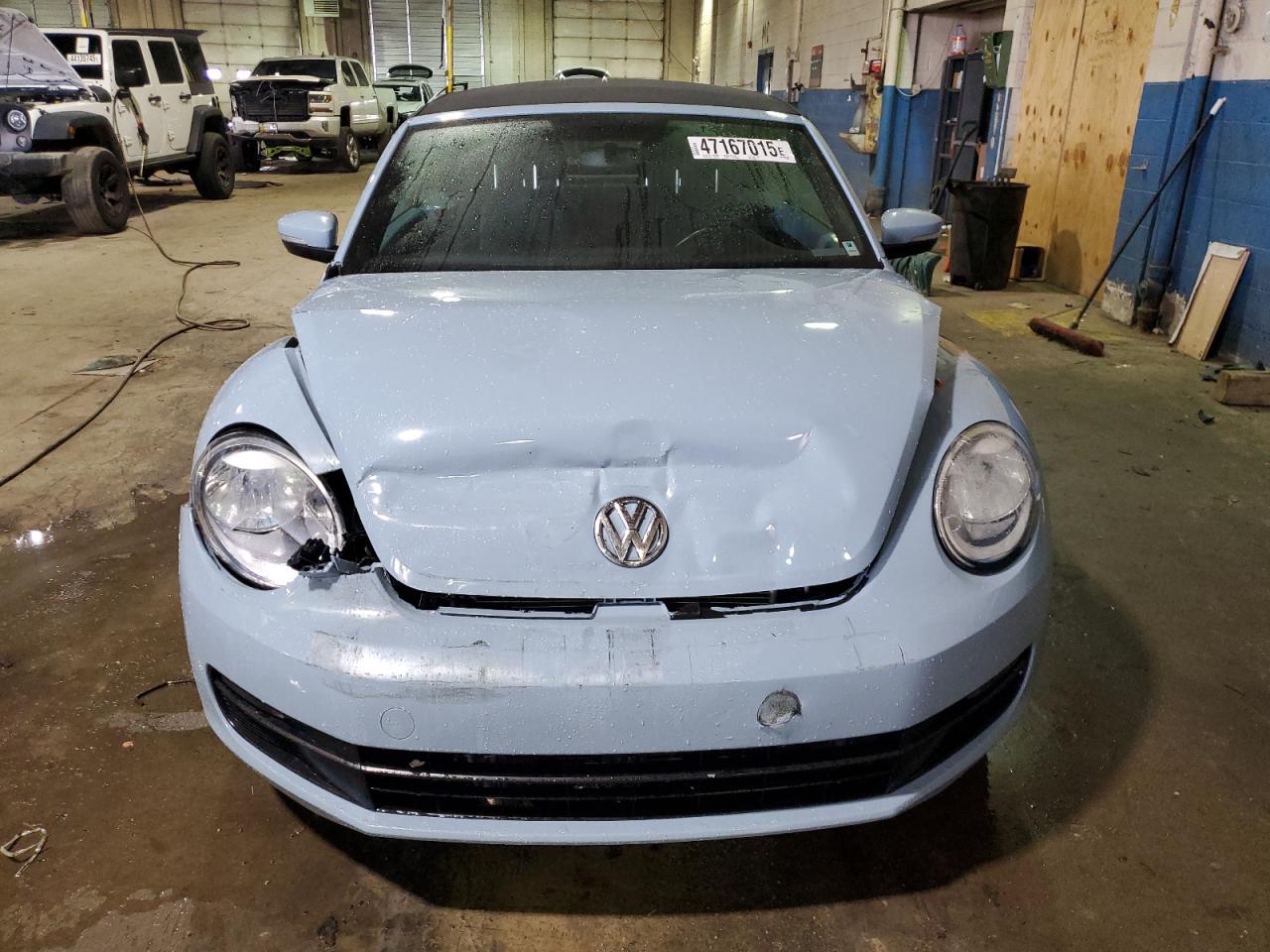 2013 Volkswagen Beetle - Image 5