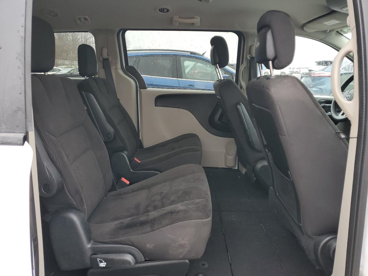 2018 Dodge Caravan - Image 11