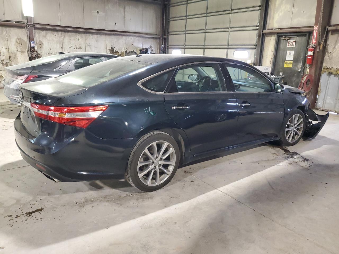2015 Toyota Avalon - Image 3