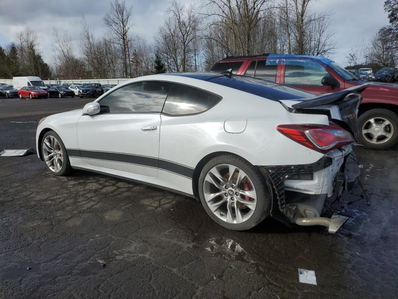 2015 Hyundai Genesis - Image 2