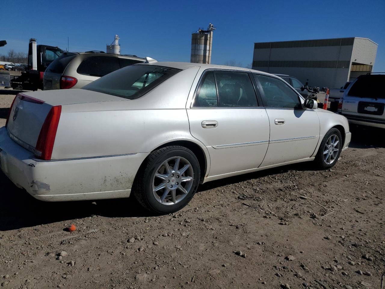 2010 Cadillac DTS - Image 3