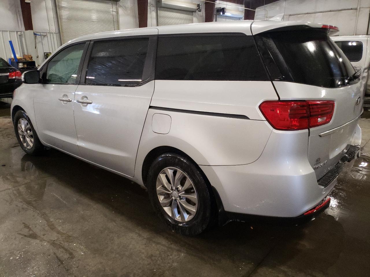 2019 Kia Sedona - Image 2