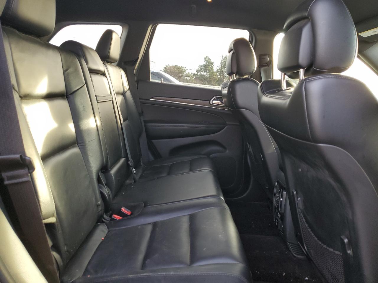 2018 Jeep Grand Cherokee - Image 11