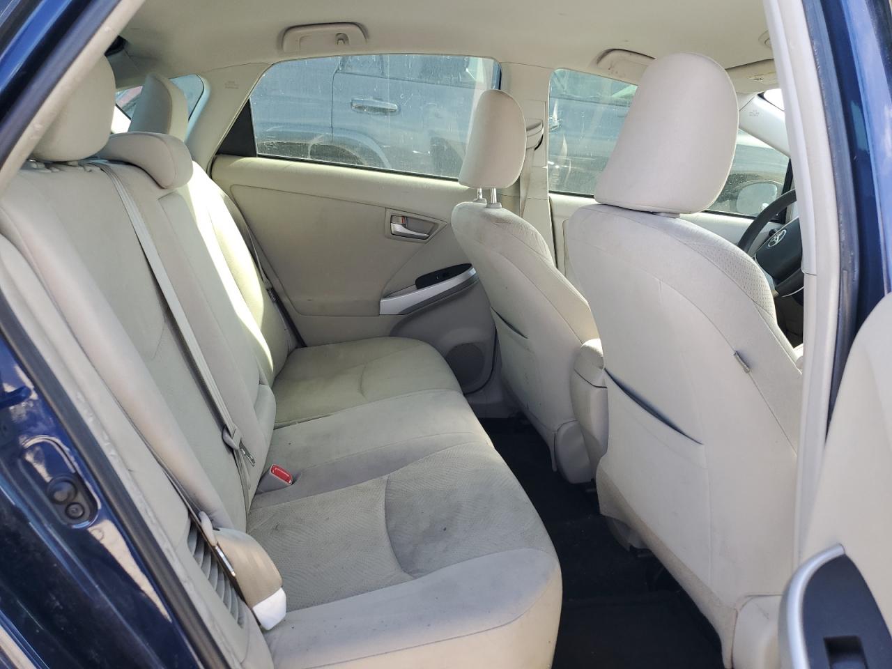 2015 Toyota Prius - Image 10