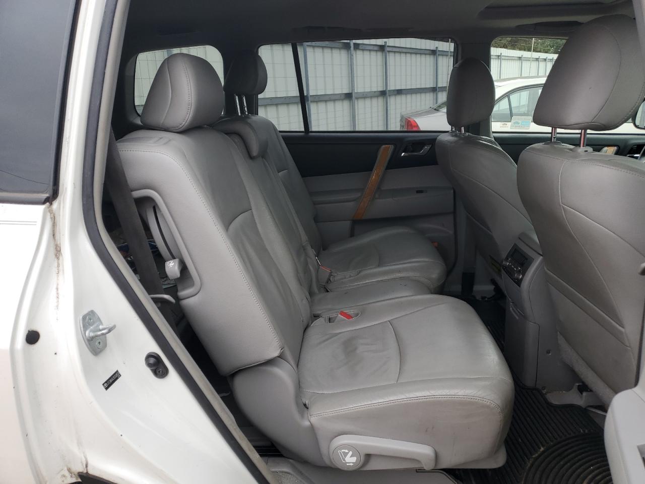 2008 Toyota Highlander - Image 11