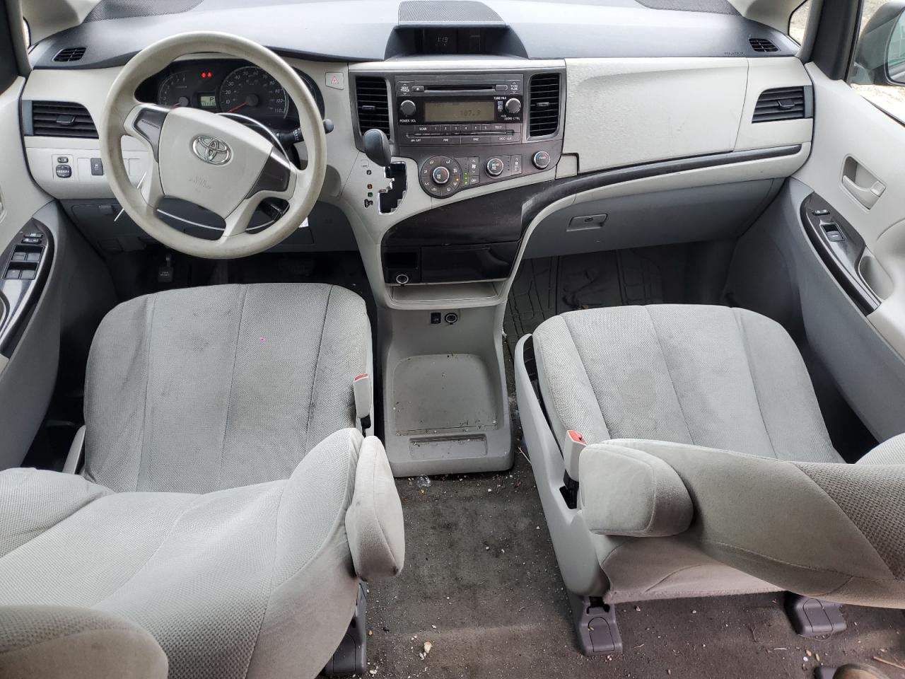 2014 Toyota Sienna - Image 8