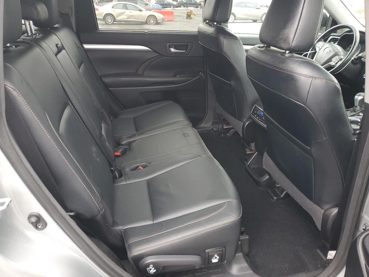 2018 Toyota Highlander - Image 11