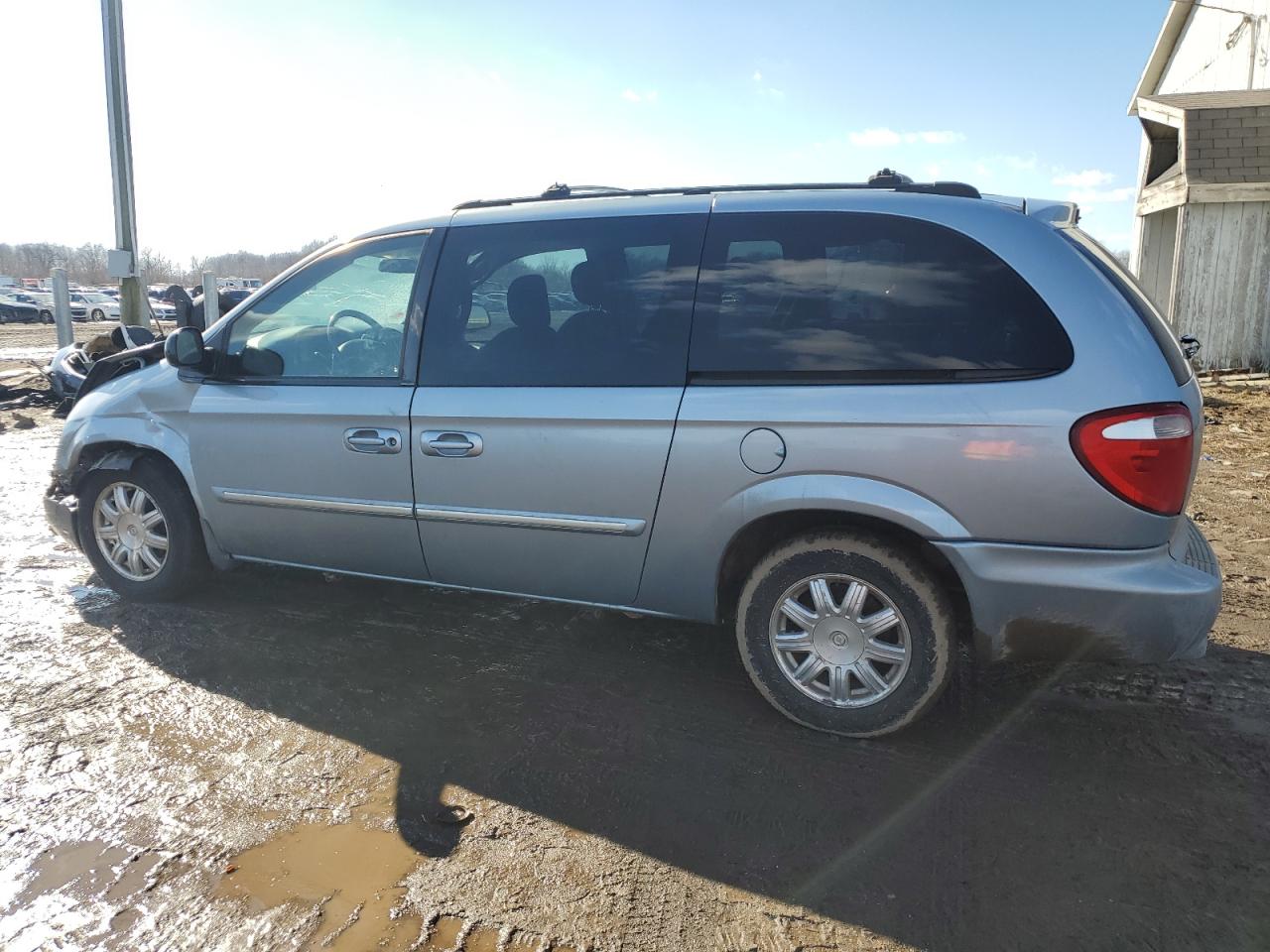 2006 Chrysler Town & Country - Image 2