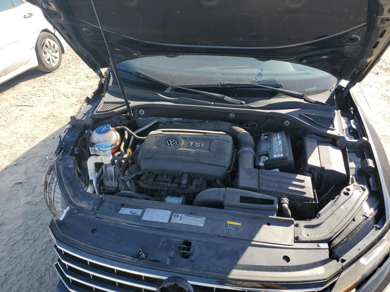 2017 Volkswagen Passat - Image 11