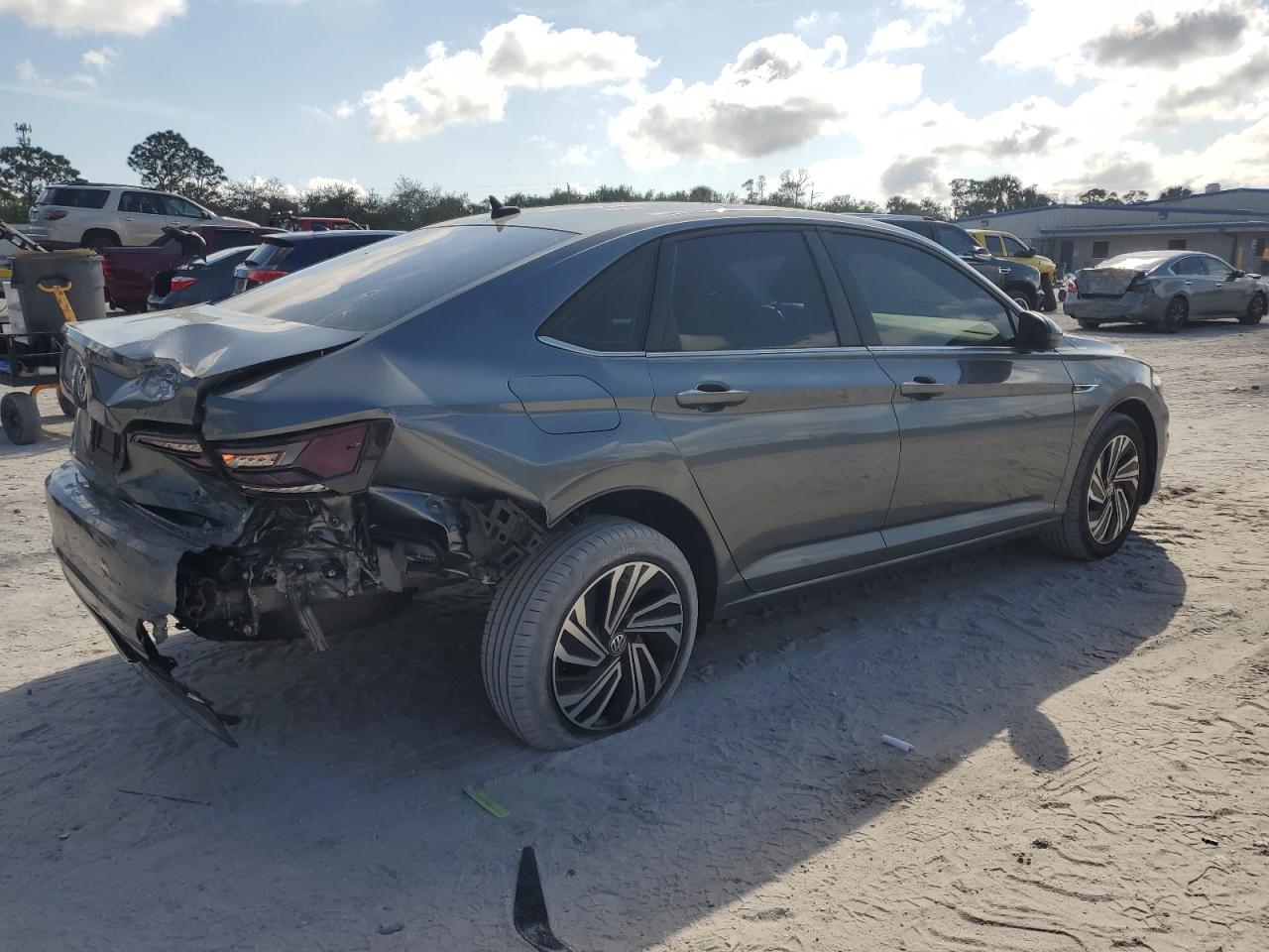 2020 Volkswagen Jetta - Image 3
