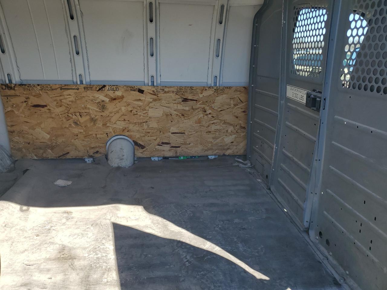 2017 GMC Savana - Image 11