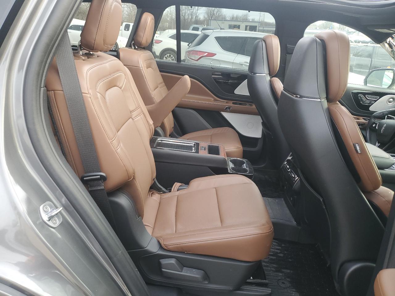 2021 Lincoln Aviator - Image 11