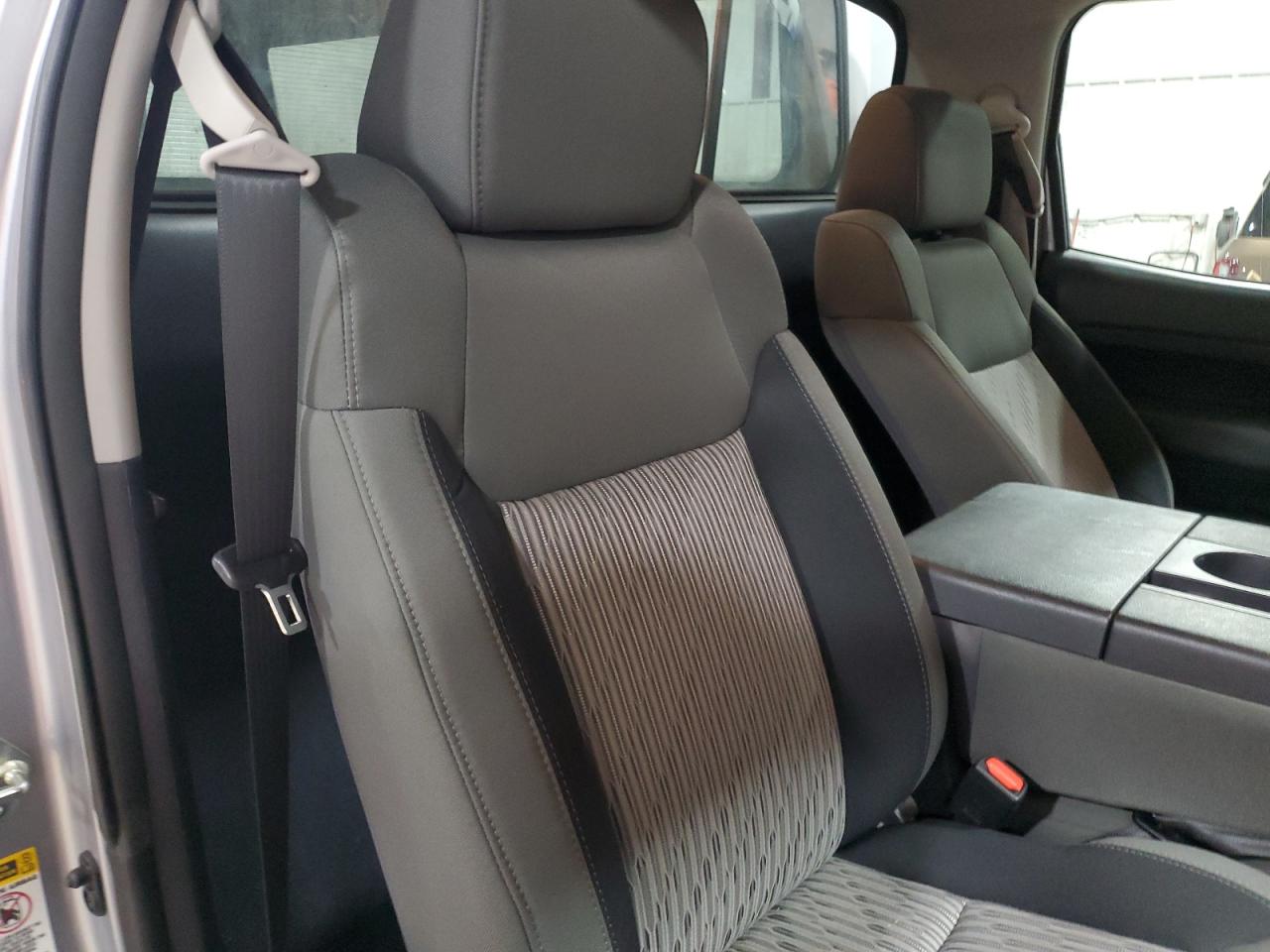 2015 Toyota Tundra - Image 10