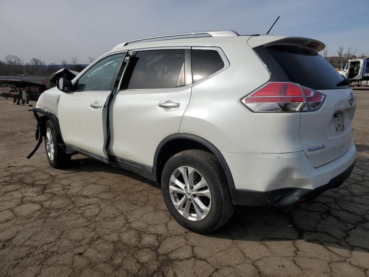 2015 Nissan Rogue - Image 2
